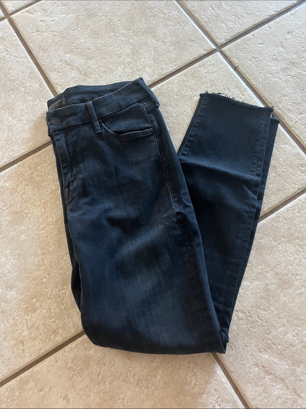 MOTHER Black looker ankle fray Jeans